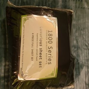 Full size brand new deep pocket sheets